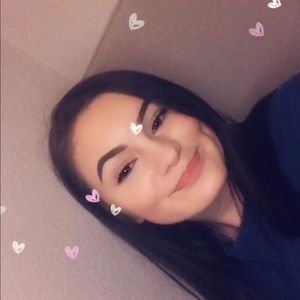 Meet your Posher, Alicia